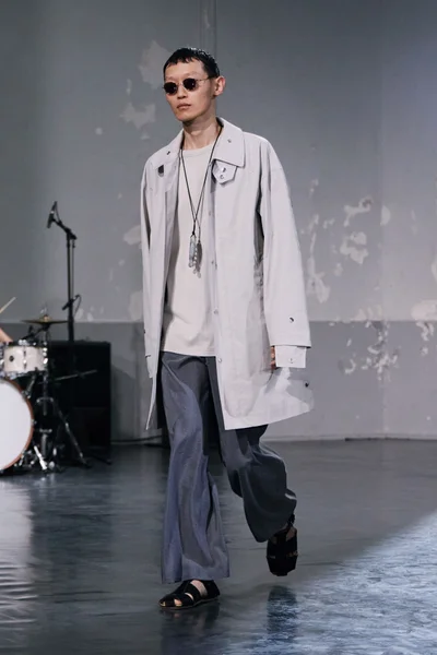 Look 17